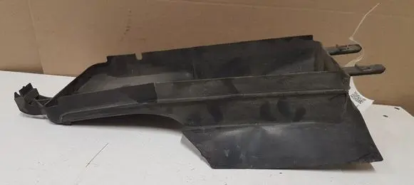 Ford Focus Intercooler air channel guide BM518121AF