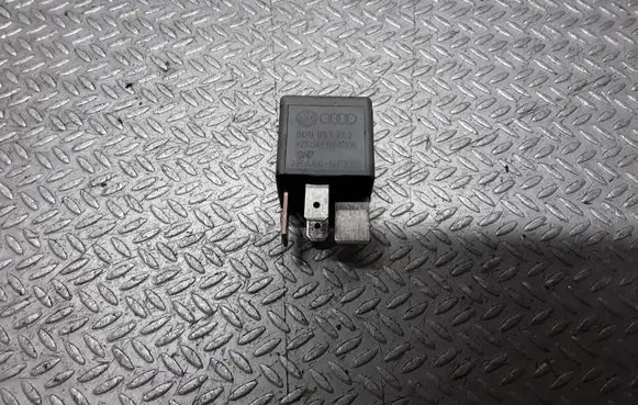Skoda Roomster (5J) Glow plug pre-heat relay 8D0951253