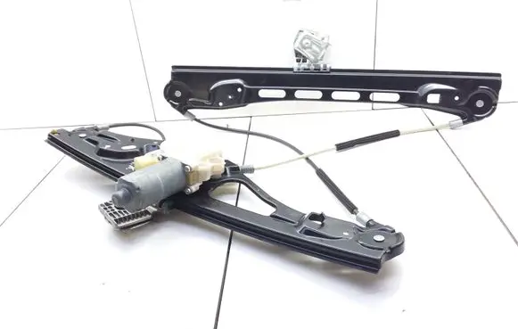 Mercedes-Benz E W211 Front door window regulator with motor A2117200146