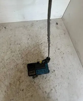 Volvo XC70 Front door lock 30699749