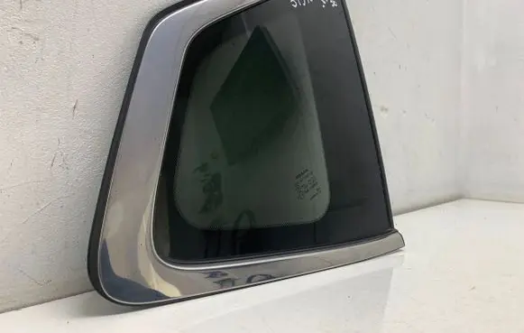 Nissan X-Trail T32 Rear vent window glass 833004CC0A 43R007953