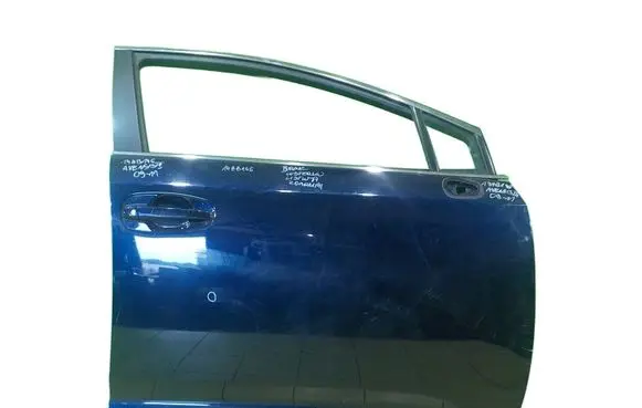 Toyota Avensis T270 Front door PRZOD PRAWE