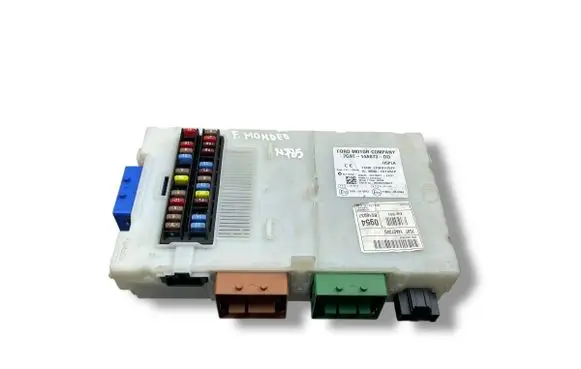 Ford Mondeo MK IV Fuse module 7G9T14A073DD