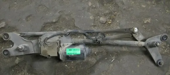 KIA Sorento Front wiper linkage and motor 981003E100