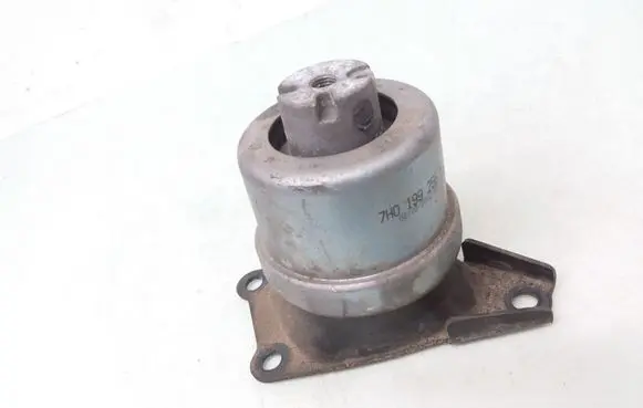 Volkswagen Multivan T5 Engine mount bracket 7H0199256H