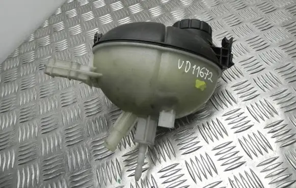 Mercedes-Benz E W212 Coolant expansion tank/reservoir A2045000549 VD11672