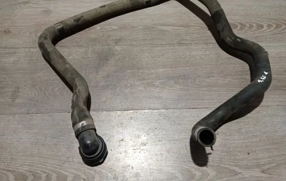 Volvo V40 Engine coolant pipe/hose 31319311