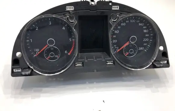 Volkswagen PASSAT CC Speedometer (instrument cluster) A2C84625600