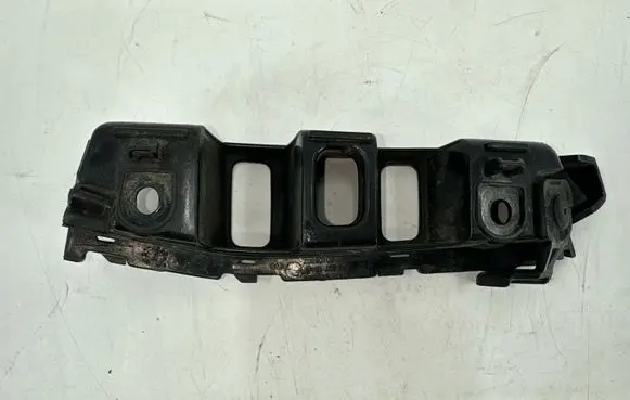 Volkswagen Touareg II Front bumper mounting bracket 7P6807184F