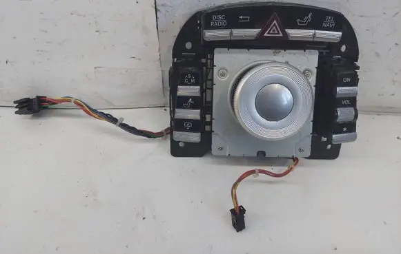 Head unit multimedia control