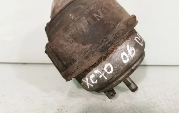 Volvo XC70 Engine mount bracket 30680751