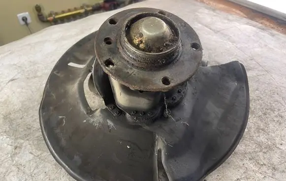 BMW 7 E38 Front wheel hub spindle knuckle