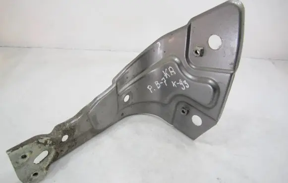 Volkswagen PASSAT B7 Fender mounting bracket 3AA821141