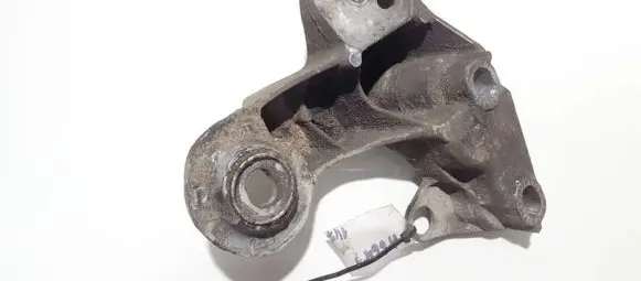 Audi A4 S4 B5 8D Engine mounting bracket 4b0199352a