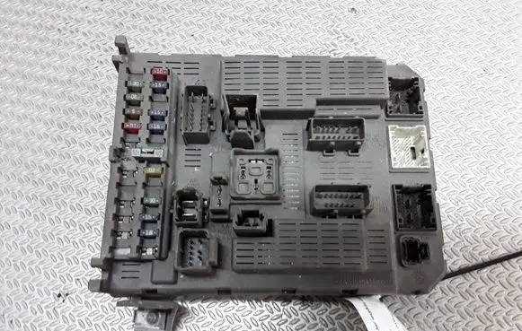 Citroen C5 Fuse module 96474482