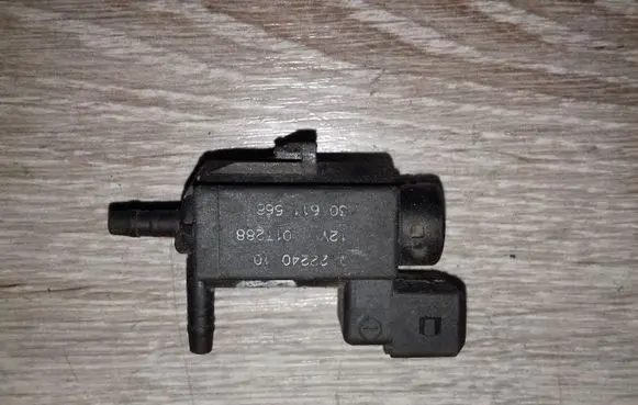 Volvo V70 Vacuum valve 72224010 30611668