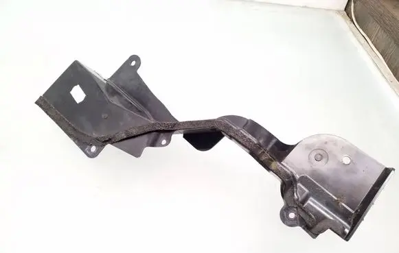 Land Rover Defender Other engine bay part L8b28921ae
