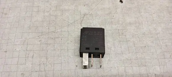 Seat Alhambra (Mk1) Other relay 7M0951253C 95VW10K705EA