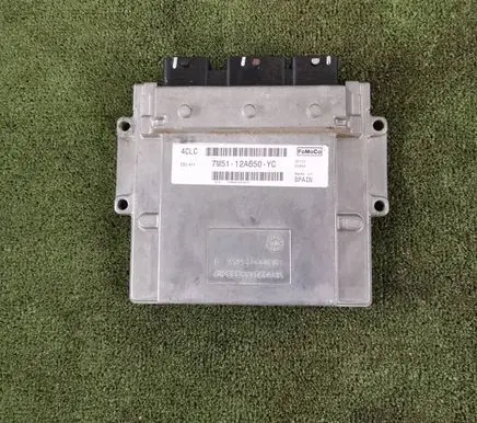 Ford C-MAX I Engine control unit/module 7M5112A650YC