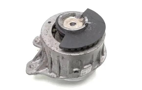 Mercedes-Benz C W205 Engine mount bracket A2052400300