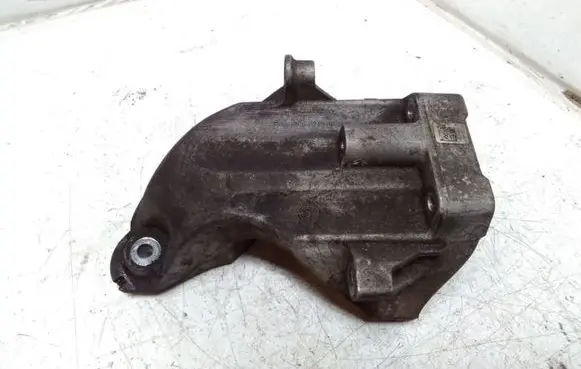 Mercedes-Benz E W212 Engine mounting bracket A6512230004