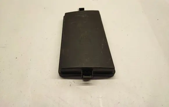 Volkswagen Jetta VII Fuse box cover 5Q0937132