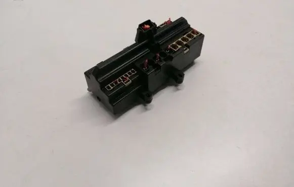 BMW 7 E65 E66 Fuse module 69005820 16560