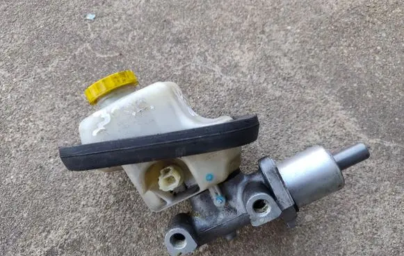 Chrysler 300 - 300C Master brake cylinder 