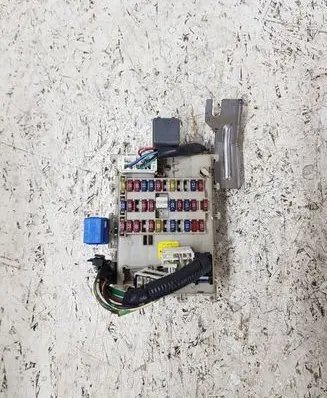 Nissan Almera N16 Fuse module