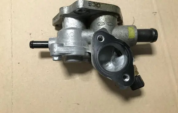 KIA Ceed Thermostat housing 