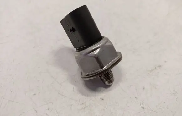 BMW 7 F01 F02 F03 F04 Fuel pressure regulator 7537319 13537537319
