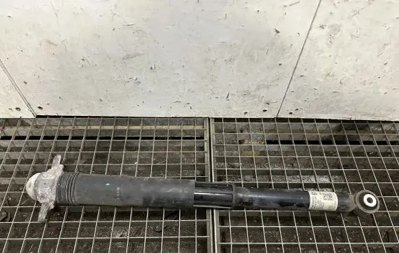 Seat Leon (5F) Rear shock absorber/damper 5Q0512013ER 5Q0513049DC