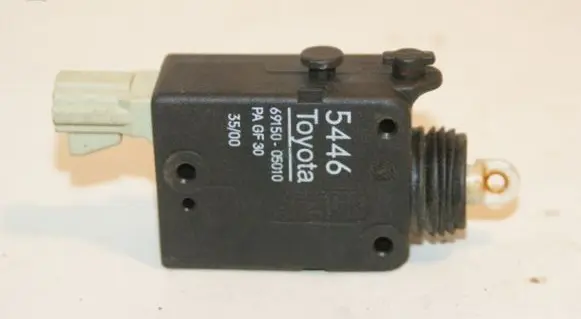 Toyota Avensis T220 Tailgate boot lock/latch motor 6915005010