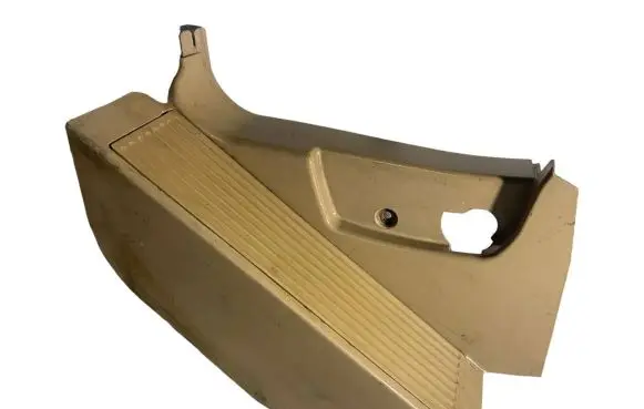 Foot area side trim