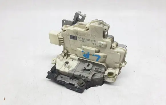 Volkswagen PASSAT B7 Front door lock 3C1837015A