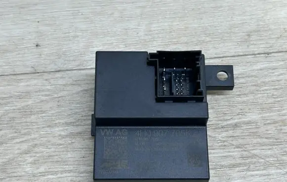 Porsche Cayenne (92A) Steering rack control module 4H0907705K