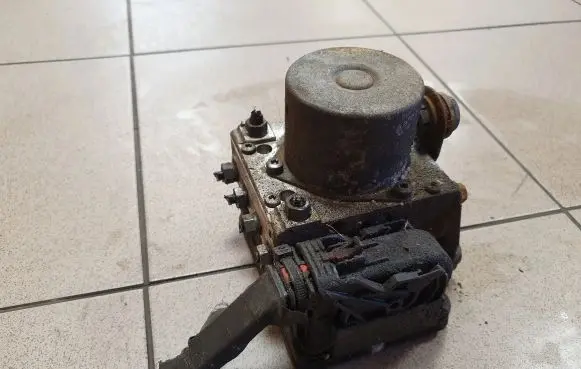 Volkswagen Up ABS Pump 1S0614517E