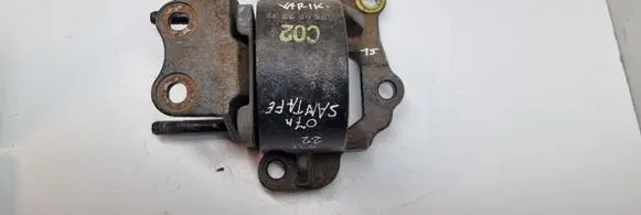 Hyundai Santa Fe Engine mount bracket 218322B200