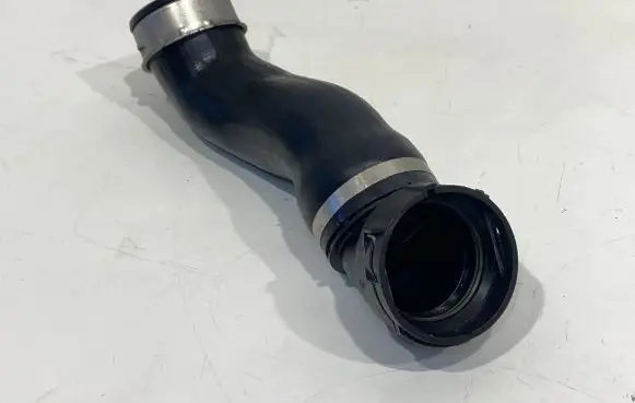 BMW 5 E60 E61 Intercooler hose/pipe 7789048