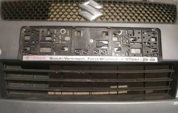 Suzuki Swift I Front bumper lower grill
