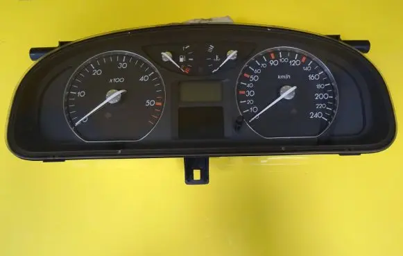 Renault Laguna II Speedometer (instrument cluster) 8200218888