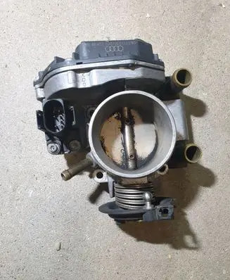 Audi A4 S4 B5 8D Throttle valve 058133063
