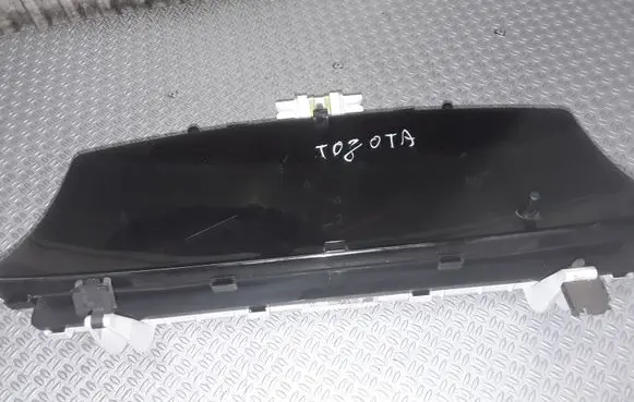 Toyota Corolla Verso E121 Speedometer (instrument cluster) 830013150