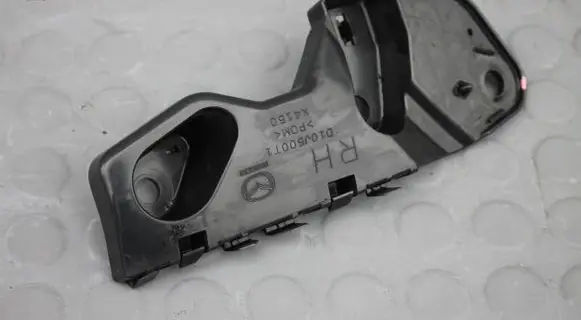 Mazda CX-3 Front bumper mounting bracket D10J500T1