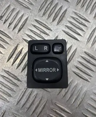 Toyota Avensis Verso Wing mirror switch 769747