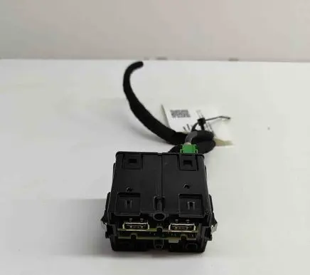 Audi RS6 C7 USB socket connector 81A035736