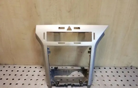 Opel Astra H Radio/GPS head unit trim 331985437