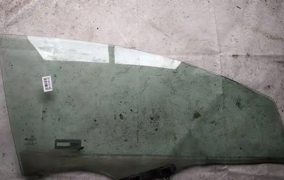 Honda Civic Front door window glass four-door as2