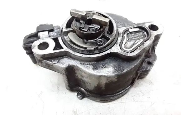 Volvo V50 Vacuum pump D1562B07070