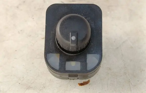 Wing mirror switch